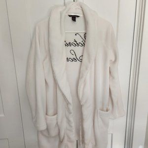 Victoria's Secret White Plush Embroidered Bath Robe, Size XS/SM